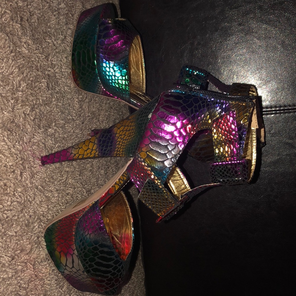 size 11 multi color heel 6 inch . NEVER WORN .